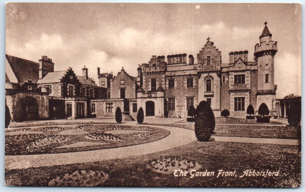 Postcard - The Garden Front, Abbotsford - Melrose, Scotland