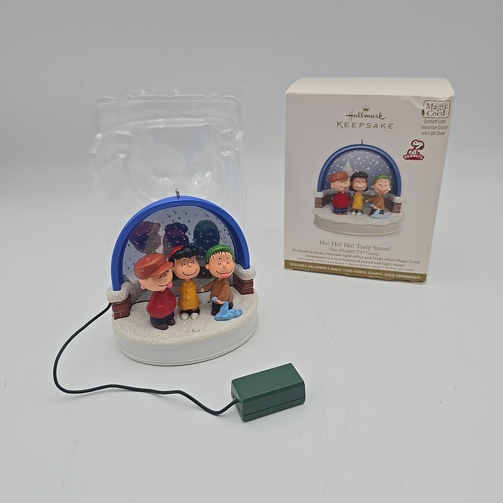 Hallmark 2011 Keepsake Ornament Ho! Ho! Ho! Tasty Snow! The Peanuts Gang Magic