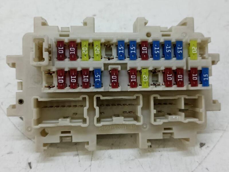JY00A Fuse Relay Box Renault Koleos Bose Edition 2008 374691