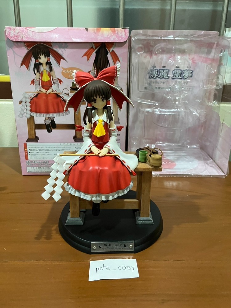 Touhou Project: Hakurei Reimu 1/8 Nonbiri de Ikou ver. (Griffon Enterprises)