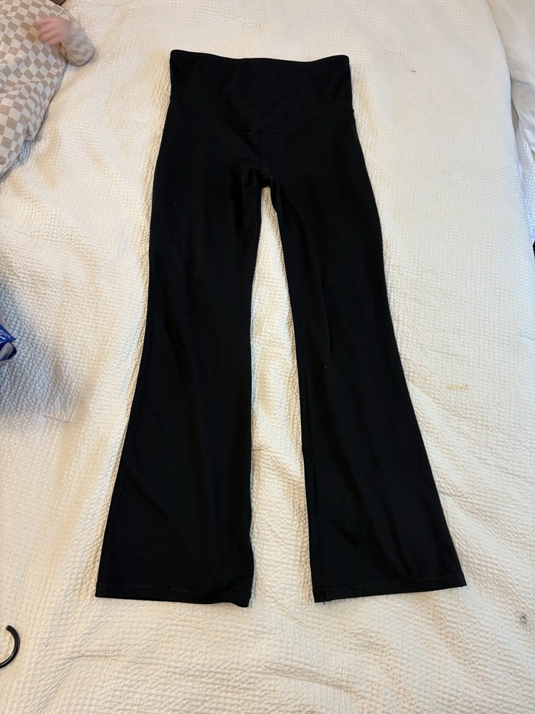 GAPFit Maternity Flare Leg Yoga Pants in Black Size Medium