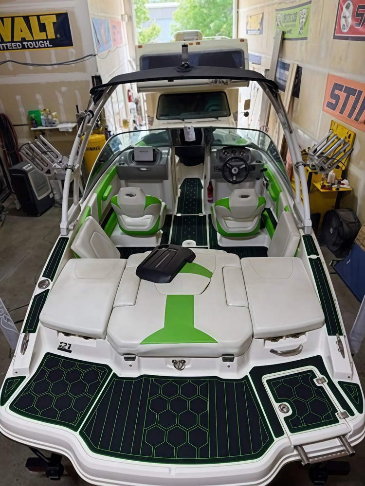 2018 Chaparral H20 21 Deluxe cockpit & Swim Platform Pads 1/4