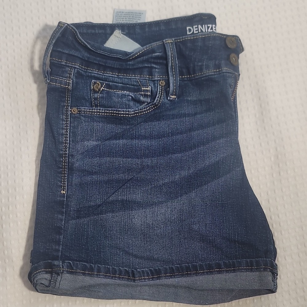 DENIZEN from Levi's Blue Modern Denim Shorts Women's Size 6 W28