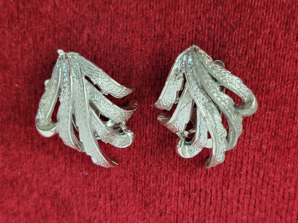 Vintage Coro Clip On Earrings Silver Tone Swirl Leaf Textured