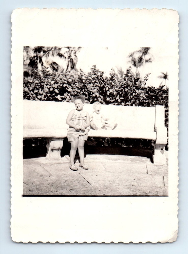 Old Vintage Photo GIRL NEXT TO BOY SITTING ON BENCH CRYING FUNNY SNAPSHOT