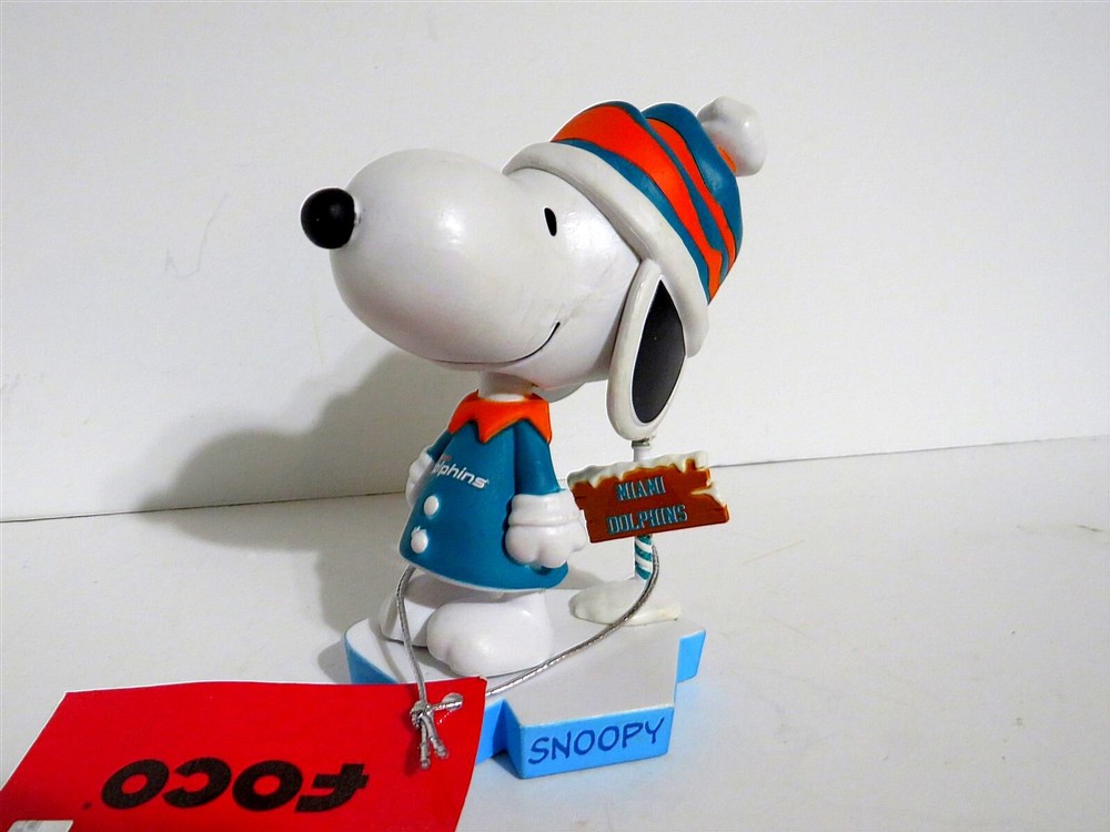 SNOOPY PEANUTS FOREVER COLLECTIBLES BOBBLEHEAD NFL MIAMI DOLPHINS 2023