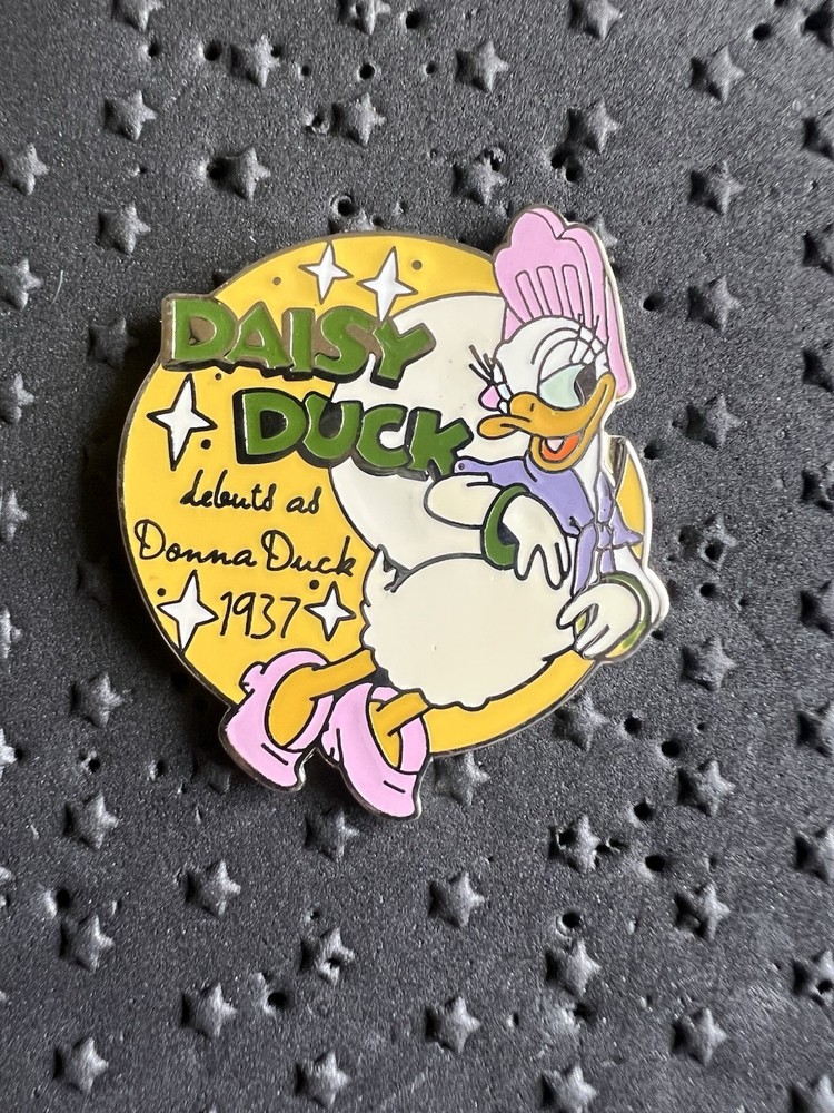 DS Countdown Millennium Series #48 Daisy Duck Retired Disney Pin 703