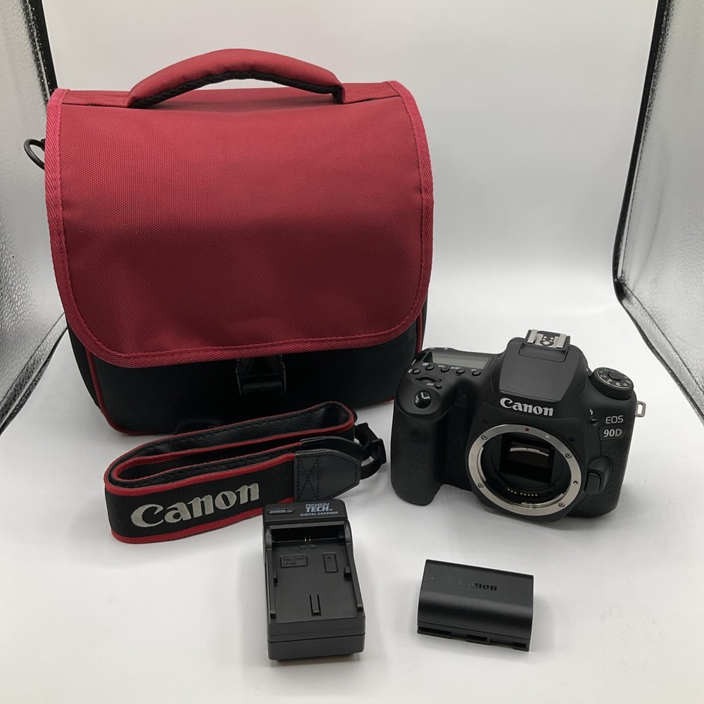 Canon EOS 90D 32.5MP Digital DSLR Camera With Battery Charger and Bag