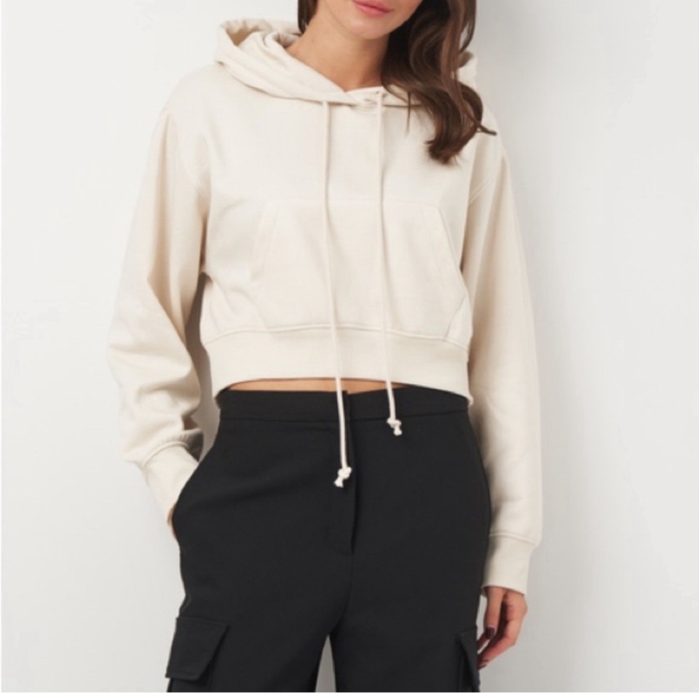 Zara Cream Cropped Hoodie Women’s Size L