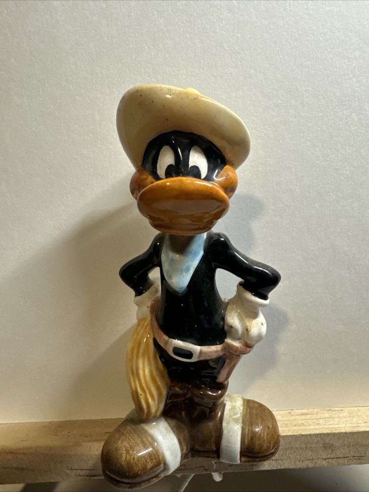 Vintage 1993 Daffy Duck Looney Tunes Ceramic Salt and Pepper Shakers Warner Bros