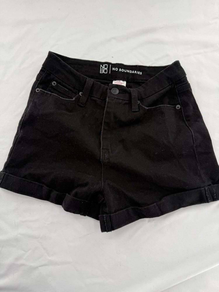 No Boundaries Black Wash High Rise Curvy Mom Shorts Size 5  Casual Short