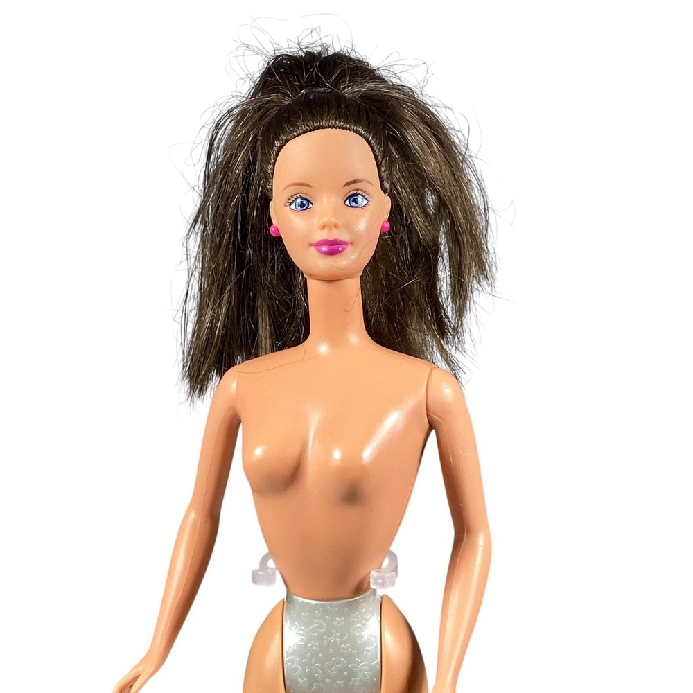 1999 Pretty in Plaid Mackie Brunette Barbie #20667 Doll