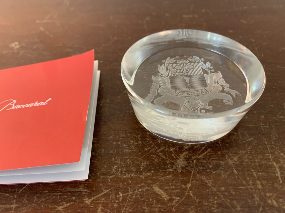 Paperweight Baccarat coat of arms in Baccarat crystal model 11