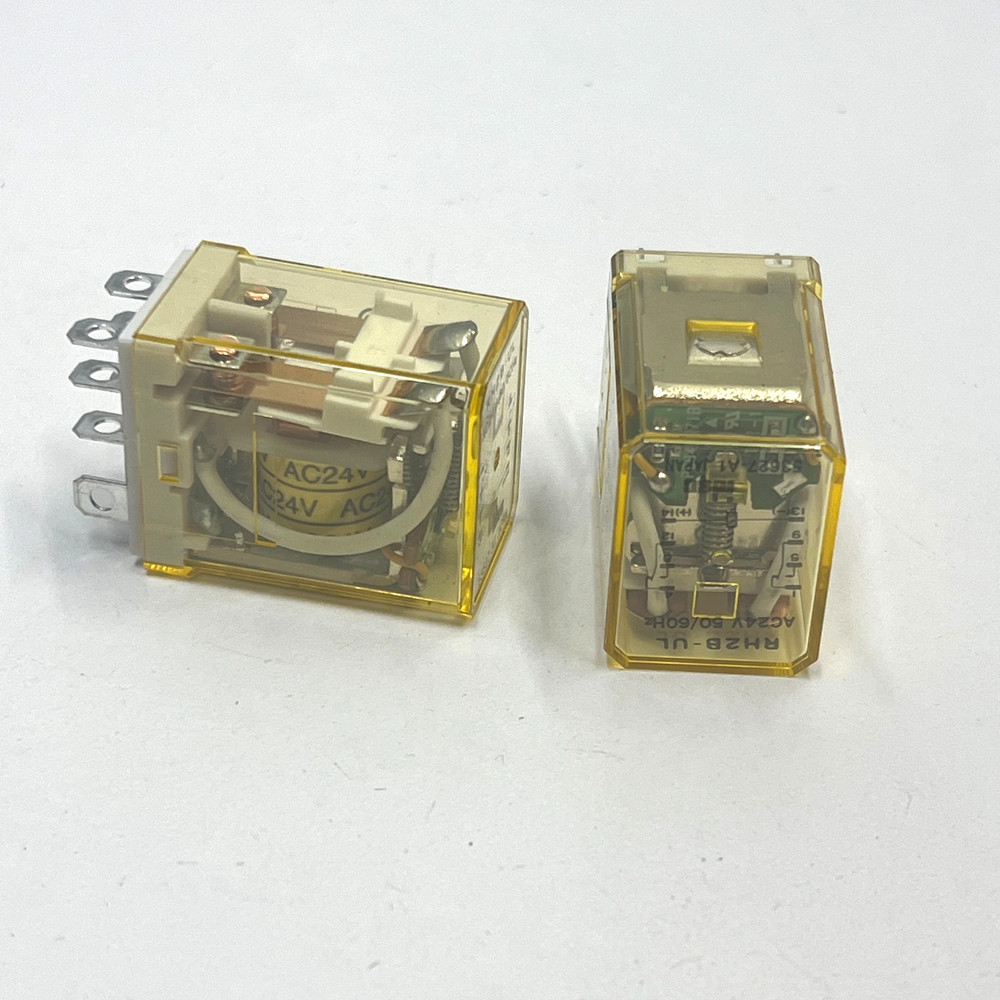 LOT OF 2 New IDEC RH2B-UL  AC24V  RELAY 24VAC  50/60Hz