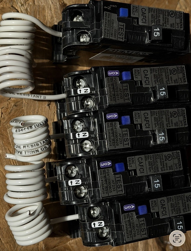 Siemens 15A afci arc fault circuit breaker LOT OF ELEVEN!!!
