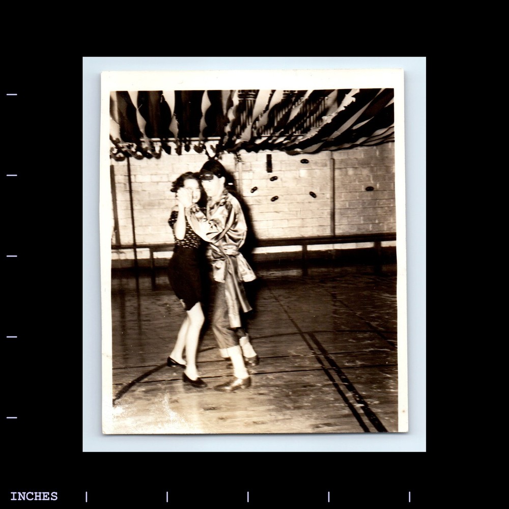 Vintage Photo MAN WOMAN COUPLE DANCING