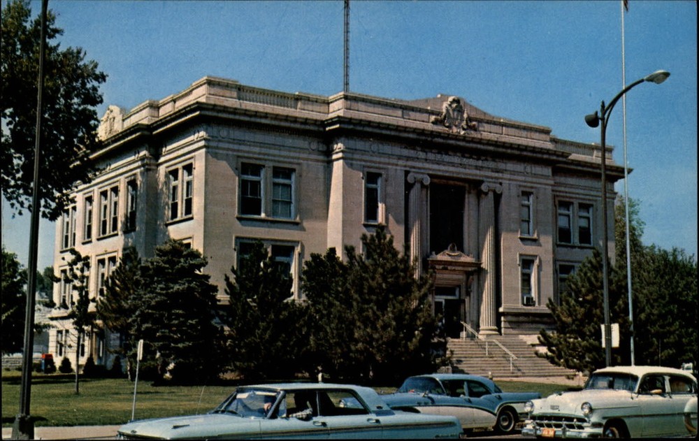 Marion County Court House ~ Salem Illinois ~ 1950s cars  unused vintage postcard