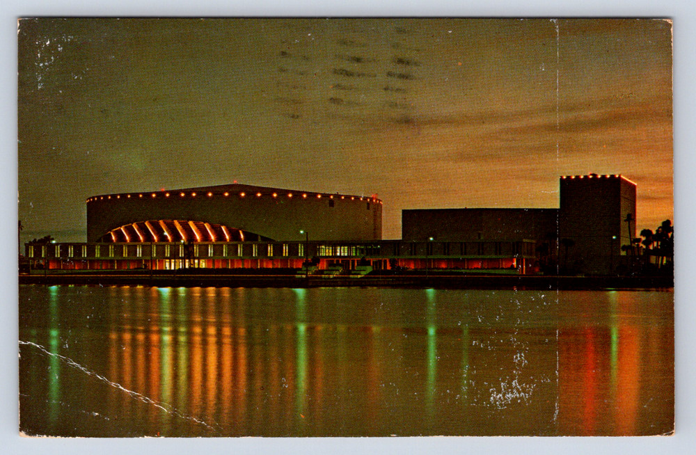 Vintage Postcard St Petersburg Bayfront Center Florida
