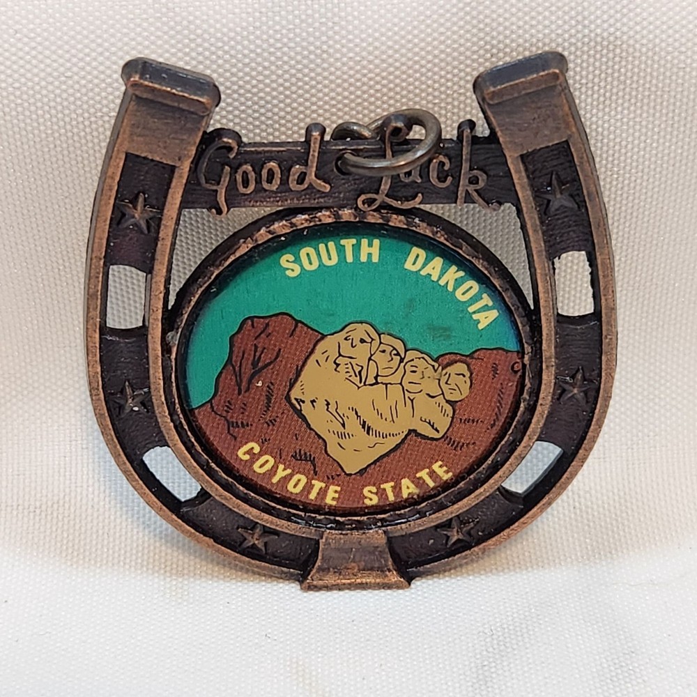 VTG South Dakota Key Chain Good Luck Horse Shoe Mt. Rushmore Coyote State