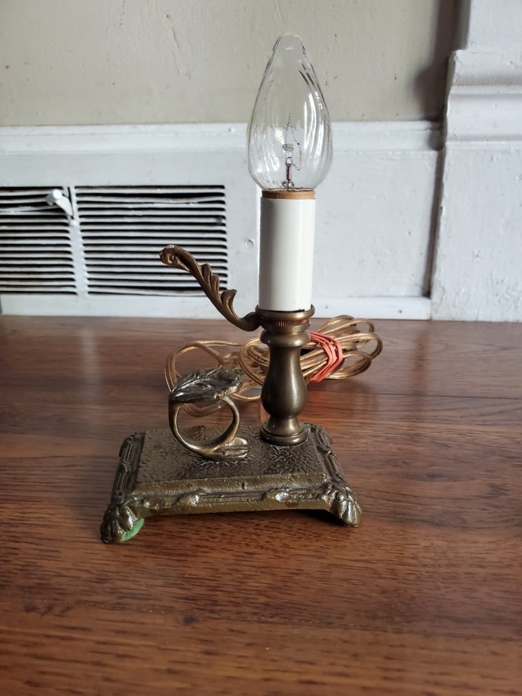 Vintage Underwriters Laboratories Inc Brass Portable Lamp W/Ring Handle Light