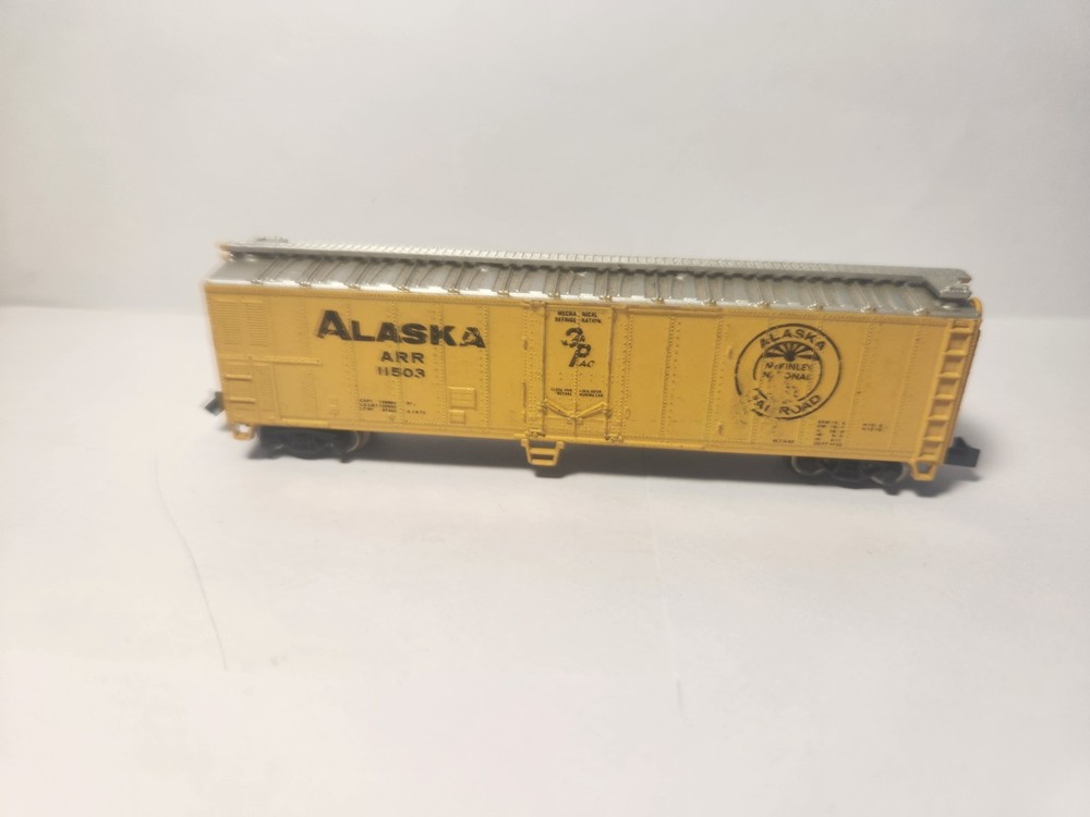 N Scale Atlas Alaska Railroad 50' Yellow and Silver Mechanical Reefer ARR 11503