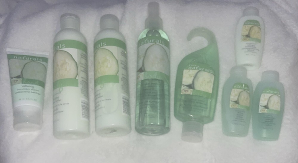 Avon Naturals Cucumber Melon 8-Piece Gift Set with Shower Gel Lotion Body Spray