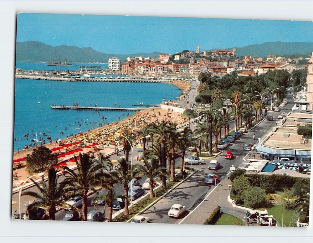 Postcard La Croisette la plage au fond le Suquet Cannes France