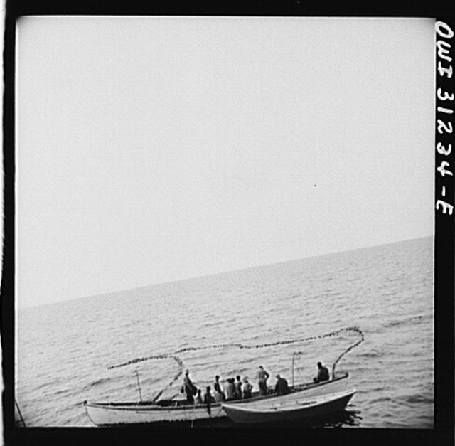 Photo:Gloucester Massachusetts 1900s Fishing Boat Alden Crew at Sea