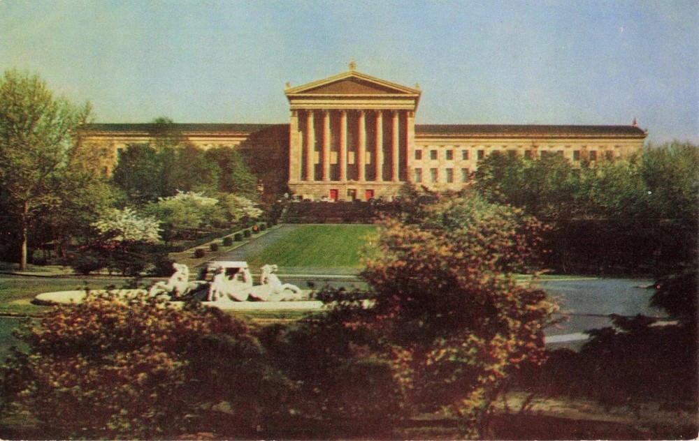Art Museum & Fountain of Sea Horses - Philadelphia Pennsylvania PA - Postcard
