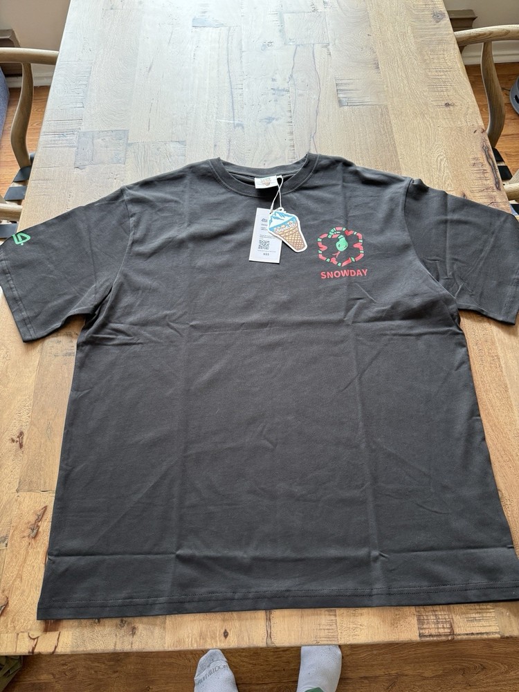 Snowday T-Shirt Size L