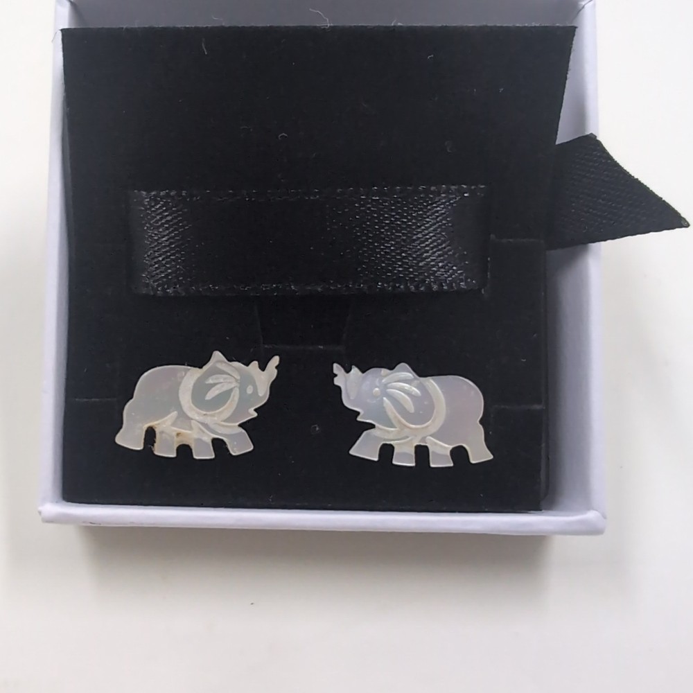 Vintage Mother of Pearl MOP Hand Carved Elephant Stud Earrings Push Back