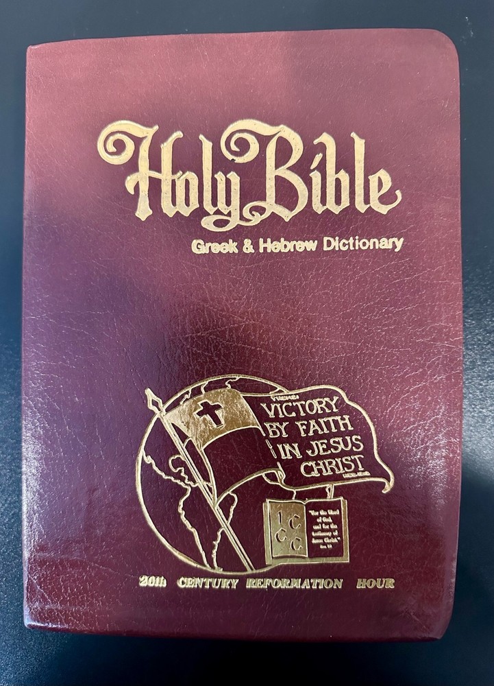 Holy Bible in Giant Print with  Greek and Hebrew Dictionary (King James Version)