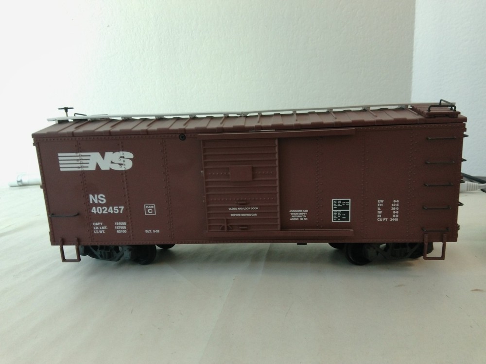USA Trains R19103A G Scale Steel Box Car Norfolk Southern #402467