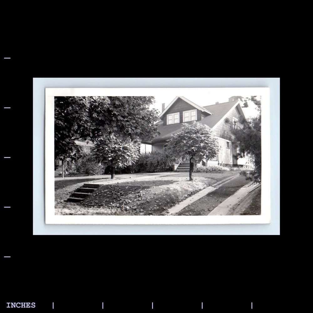 Old Vintage Photo HOUSE AND DRIVEWAY LEAVES 1943