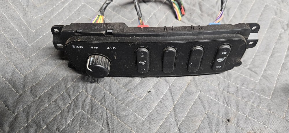 02-05 Dodge Ram 1500 2500 3500 4x4 Transfer Case with Heated Seats 39754D