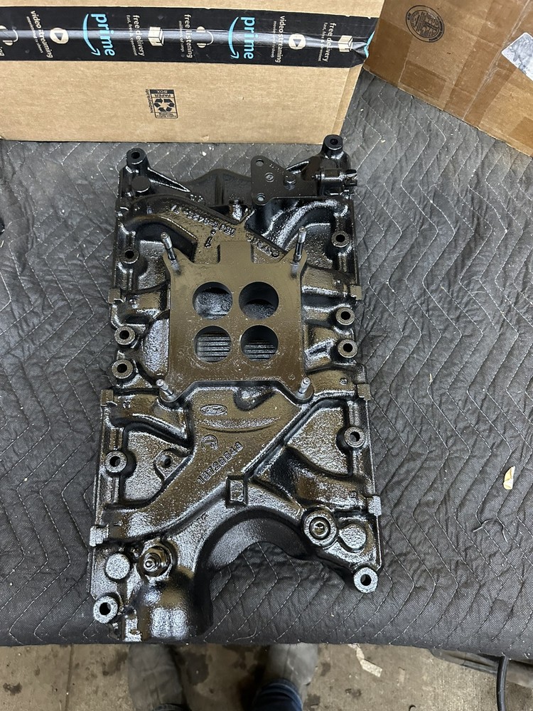 Ford 351 V8 4-Barrel Intake Manifold D5JE-9425-FA Vintage OMC Stringer Used