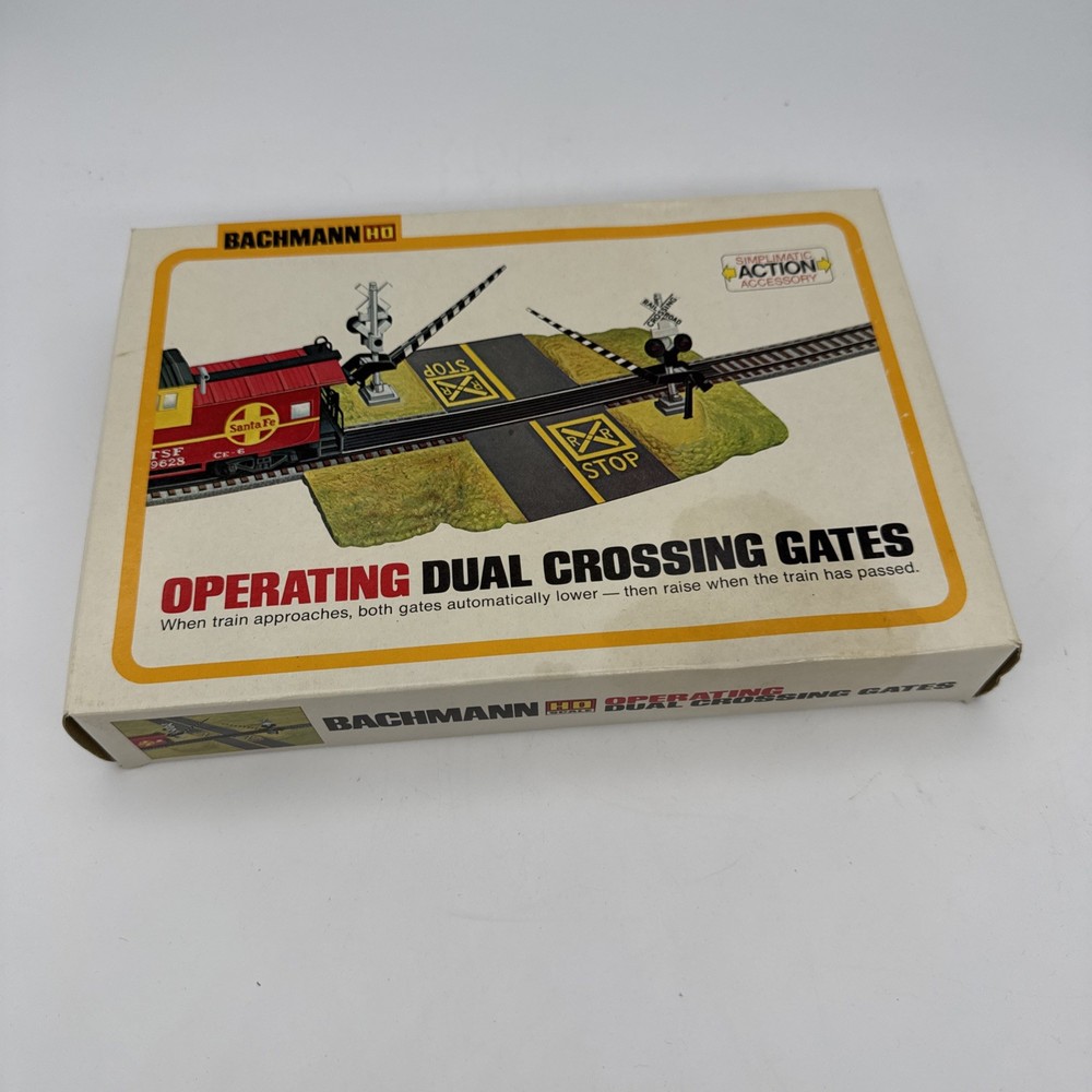 Bachmann Operating Dual Crossing Gates #3027 HO Scale New In Box