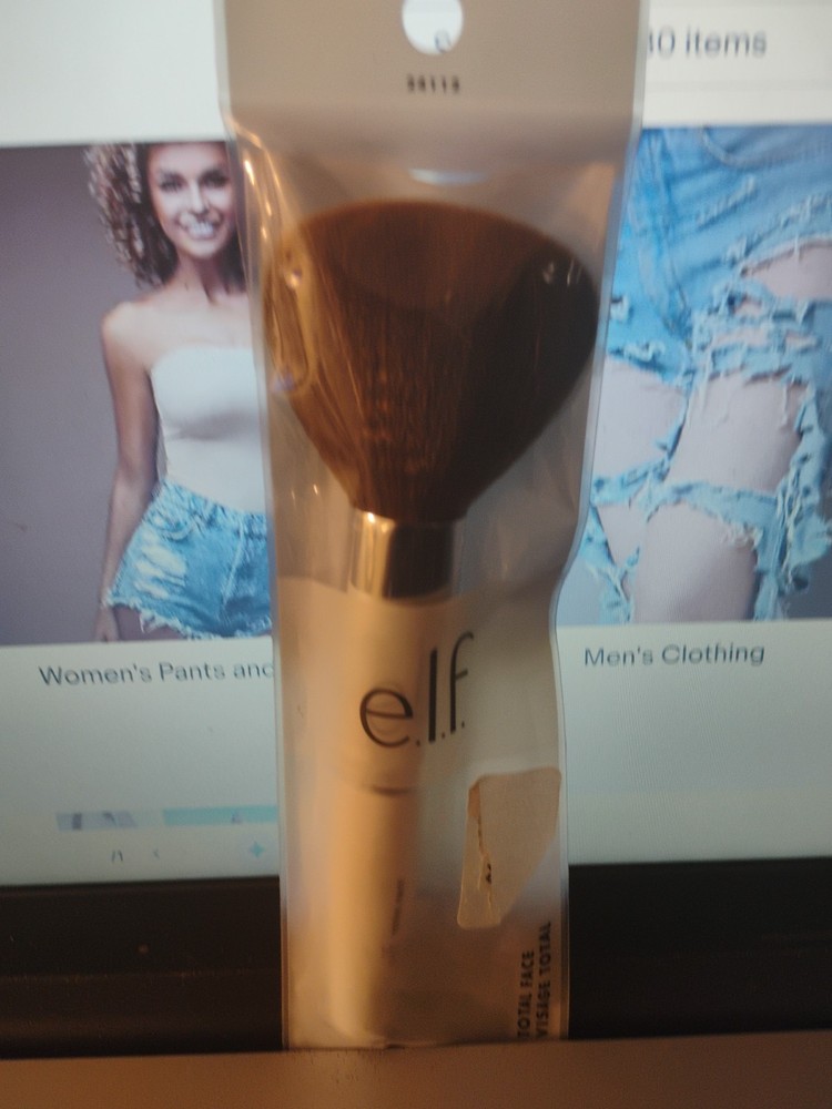 e.l.f. Total Face Brush #24112 - Soft Bristles for Flawless Makeup Application - Brand New