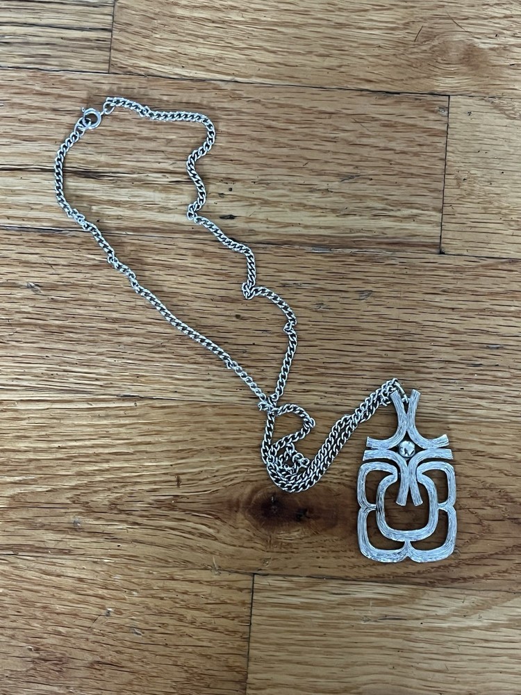Signed Avon Vintage 1974 Mayan Pendant Silver Tone Texture Medallion Necklace