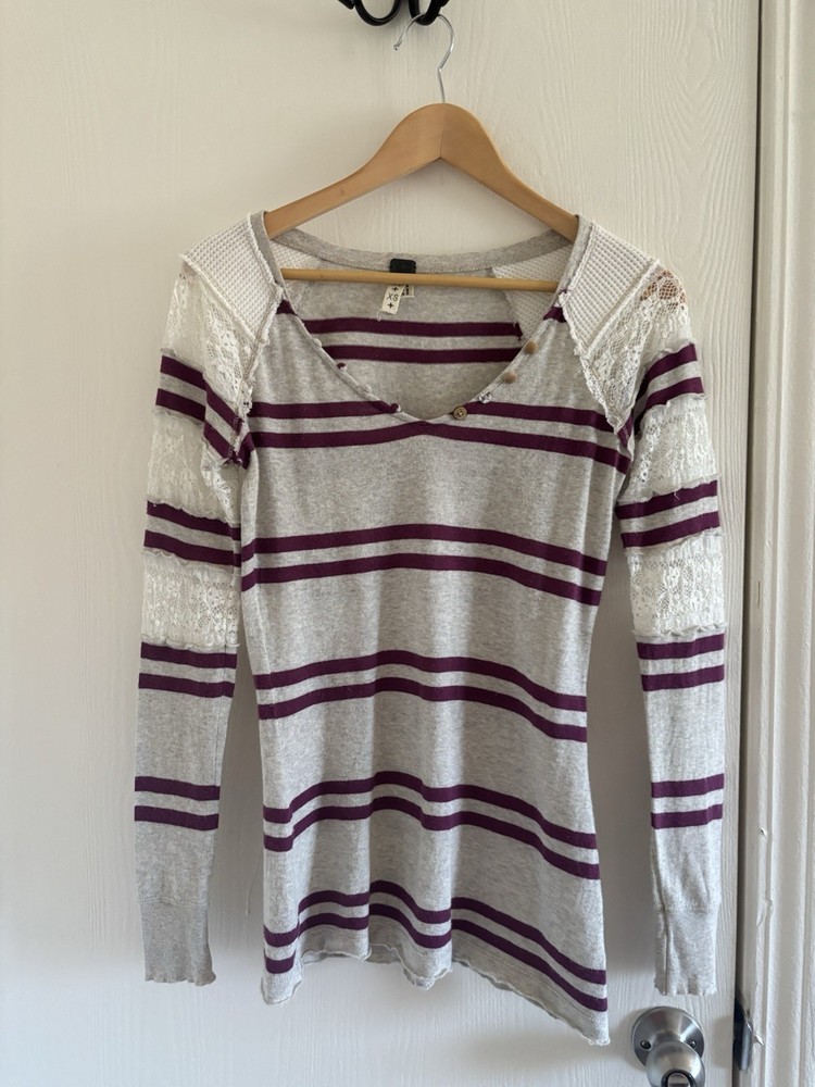 We The Free Size  XS Striped Long Sleeve Top Lace Button Detail Gray- Burgundy