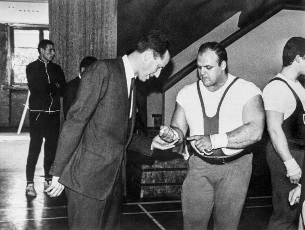 King Baudouin looks musculature weightlifter Serge Reding Leuv- 1968 Old Photo