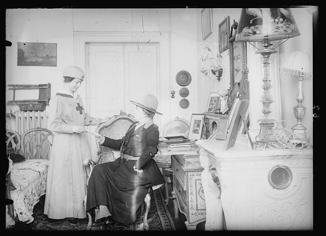 Photo:Women's War Relief Corps American Red Cross 1919 women in parlor