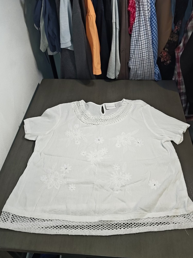 Alfred Dunner Woman's White Top, Embroidery& Some Beads Accents,Size XL