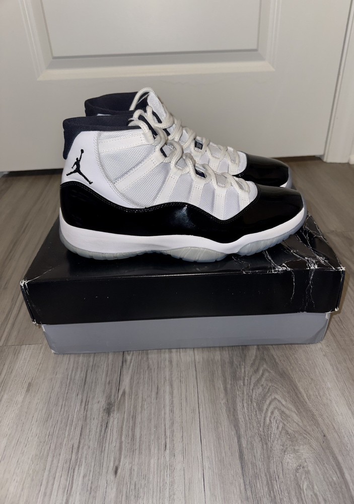 SIZE 10.5 - Air Jordan 11 Retro Concord White Black 2018 378037-100 CLEAN
