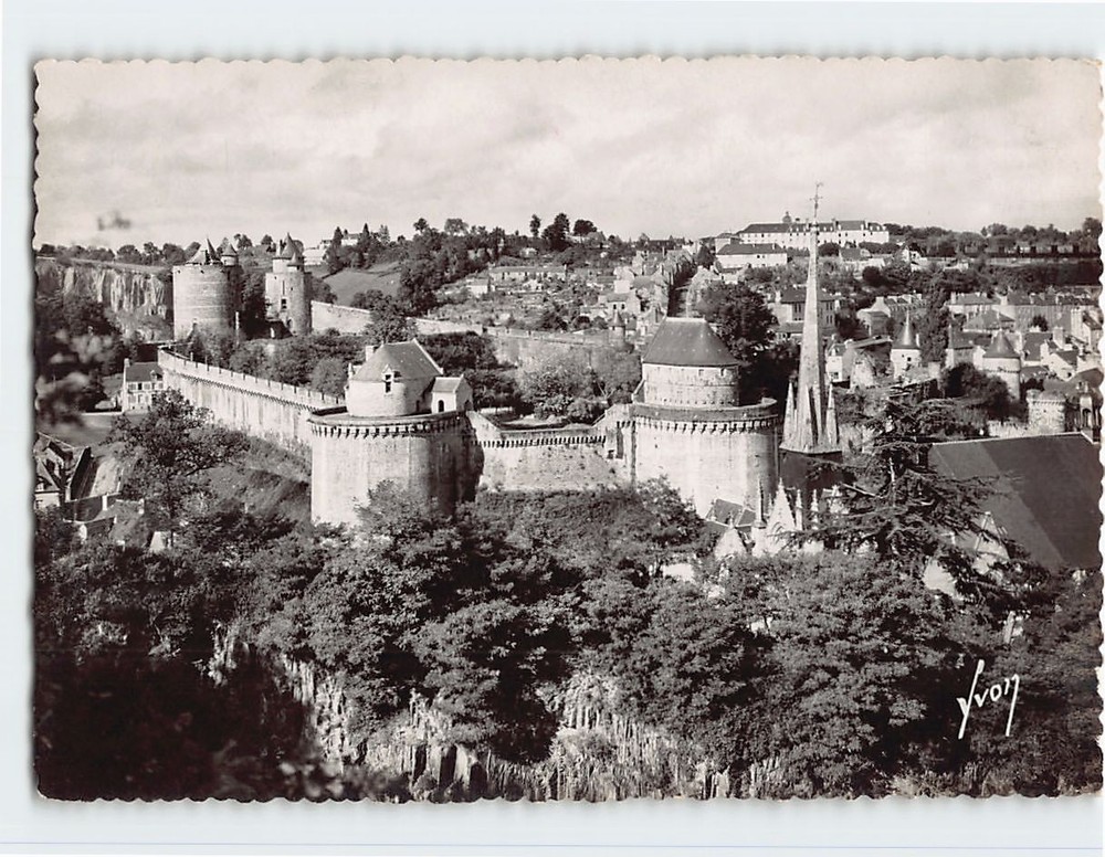 Postcard Château de Fougères Brittany France