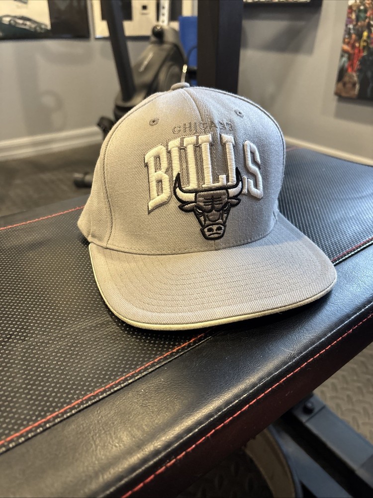 Chicago Bulls Hat Cap Snap Back Mitchell & Ness Gray NBA Basketball