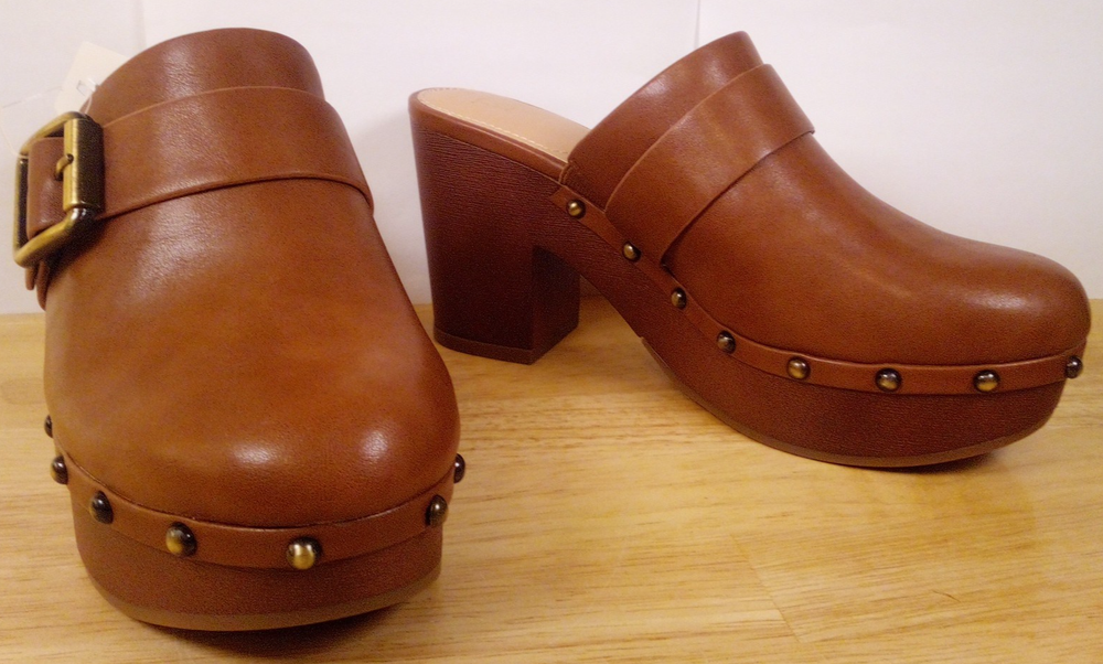 NWT Time and Tru Women's Faux Leather Heeled Clogs Brown Size 7