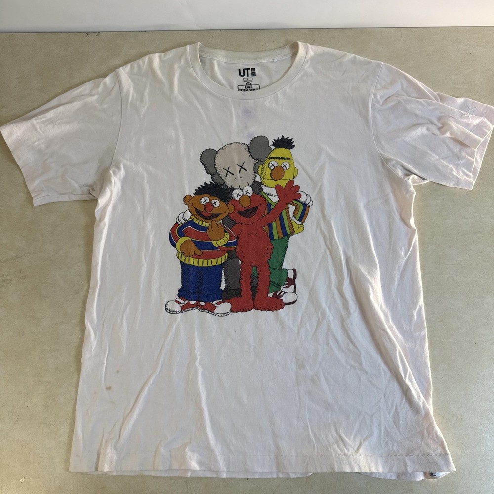 Uniqlo Kaws Sesame Street Shirt Adult Large White Graphic Print Mens Distressed