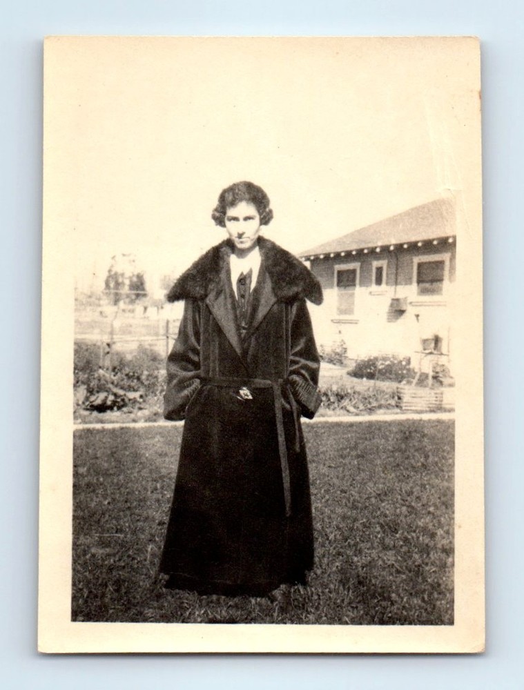 Old Vintage Photo SOLO WOMAN WEARING COAT IN YARD ORIGINAL SNAPSHOT PICTURE