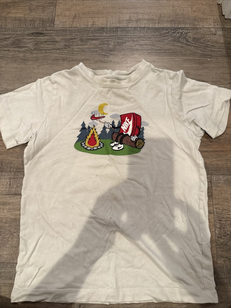 Boys Nike Campfire Graphic T-Shirt Size M